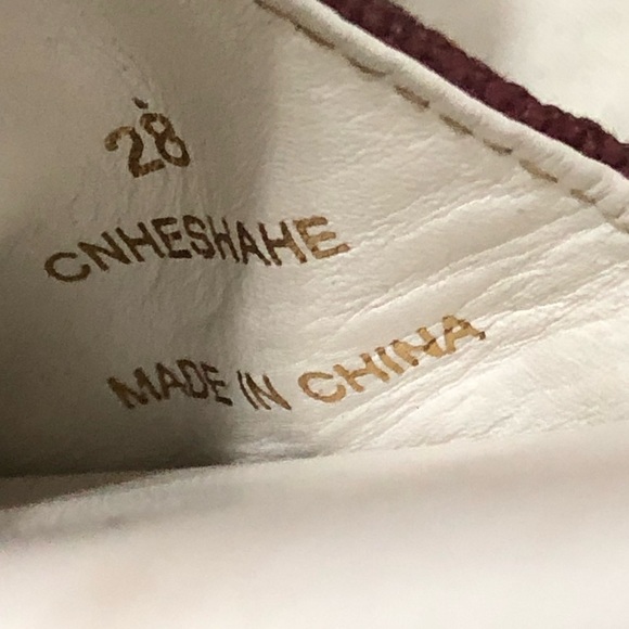 Burberry Sandals, only wear it about twice. In nice condition almost like new. - Picture 2 of 6